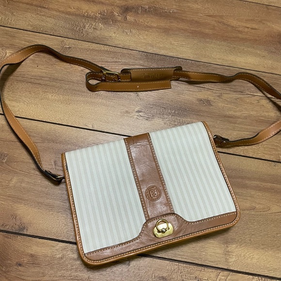 Fendi - Authentic 1970s Vintage Fendi Cross Body Bag / Purse 👜 - Picture 2 of 11